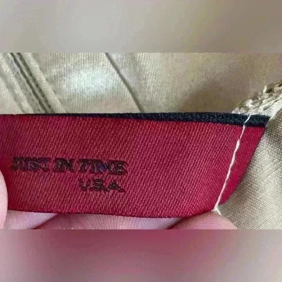 Just In Time women’s champagne colored satiny, fit and flare skirt; size M - Picture 5 of 6